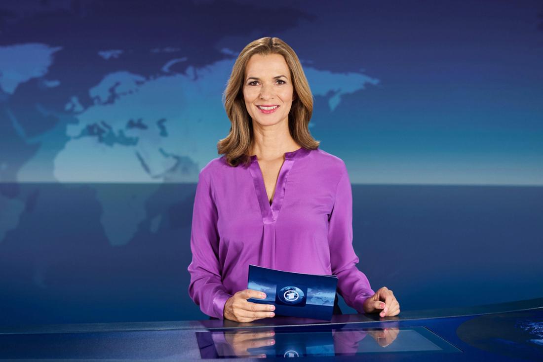 Julia Niharika Sen im Tagesschau-Studio.