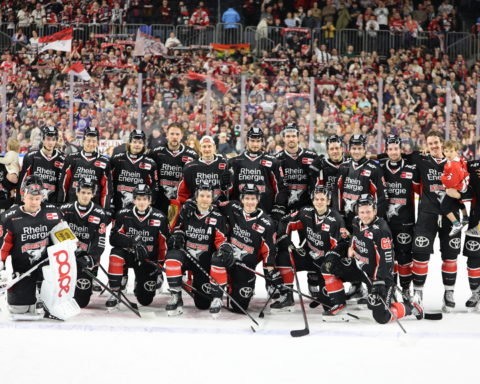 Innenansicht der Lanxess Arena bei vollem Haus