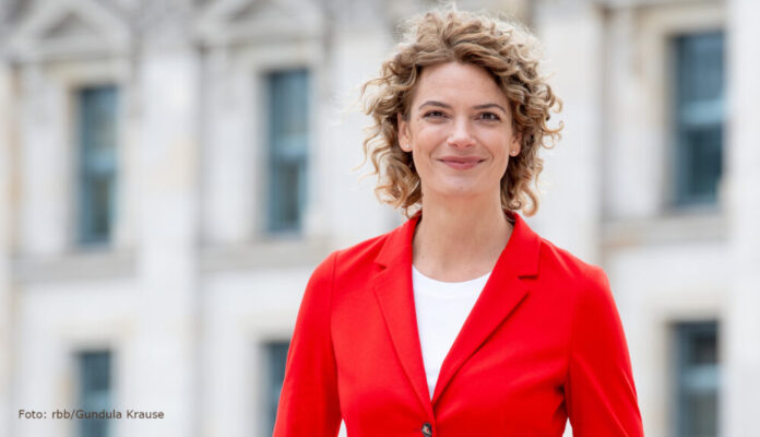 Lena Ganschow, neue Moderatorin beim Politikmagazin Kontraste