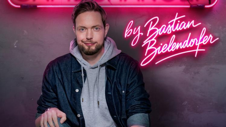 Bastian Bielendorfer bei einer Live-Show – Comedian, Autor und Podcaster begeistert das Publikum