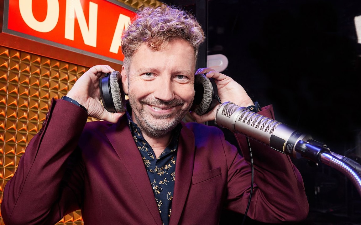 Thorsten Schorn während des ESC 2025 – Kommentator in Aktion