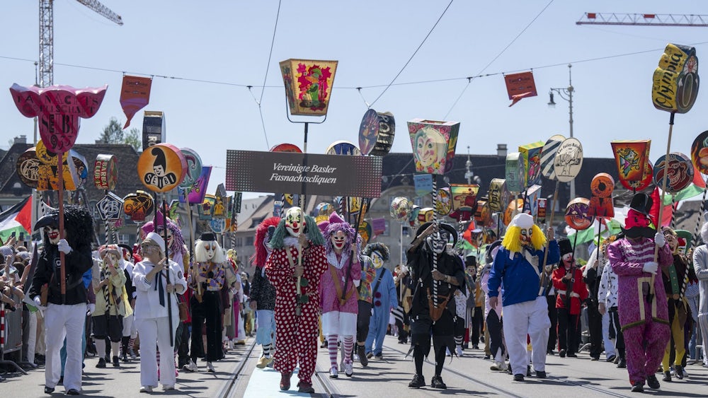 Bunte Parade durch Basel zum Eurovision Song Contest