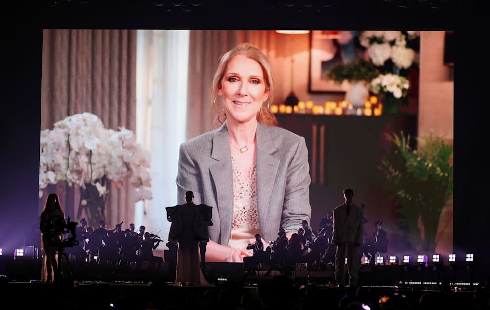 Bühne beim ESC Vorentscheid, Teilnehmer auf der Bühne mit Spotlights