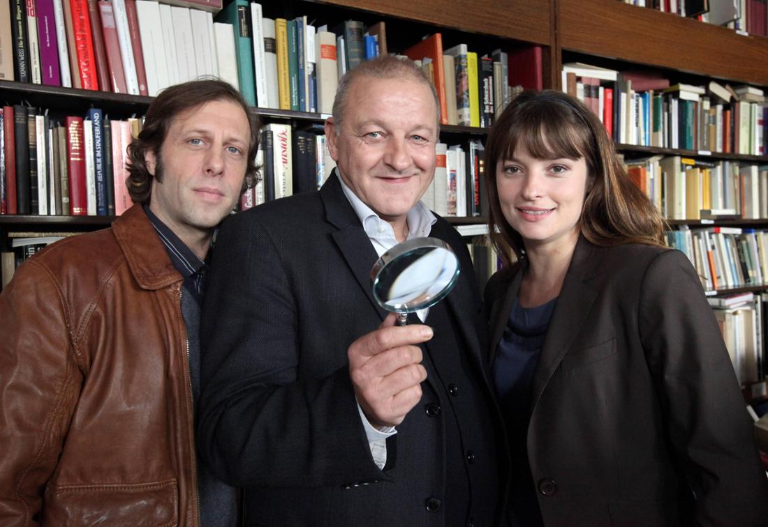 Wilsberg-Antiquariat in Münster mit Buchregalen