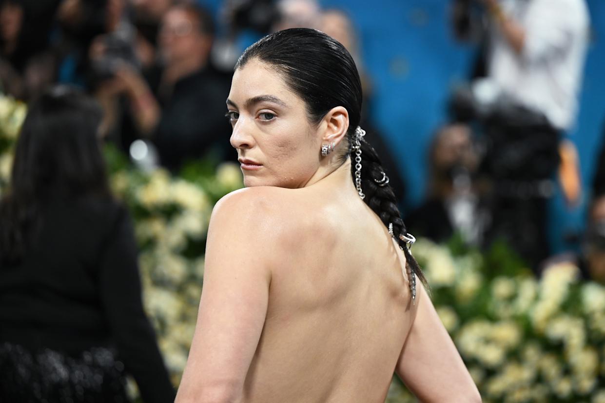 Lorde performing live as part of her Ultrasound Tour. Image for lorde tickets. 