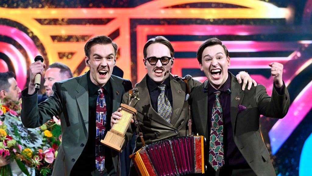KAJ performt „Bara Bada Bastu“ bei Eurovision 2025 — der Sauna-Song begeistert Schweden und Europa