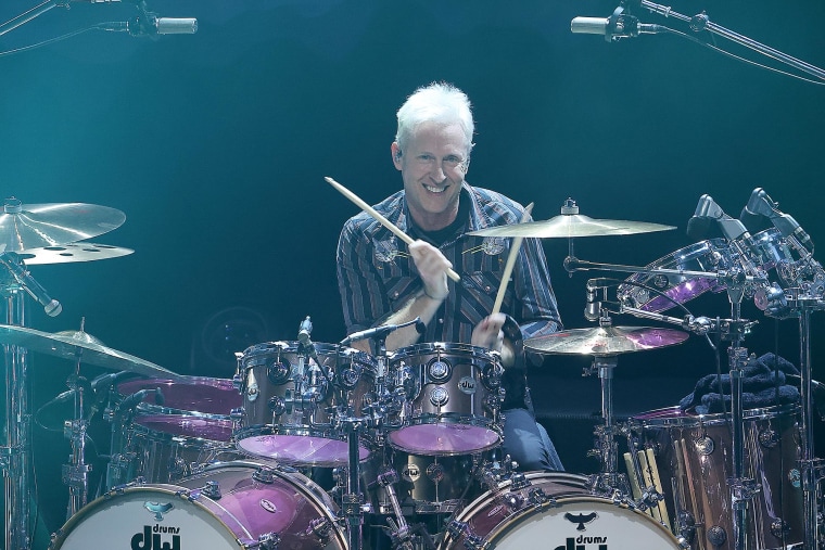Foo Fighters mit Josh Freese auf der Bühne