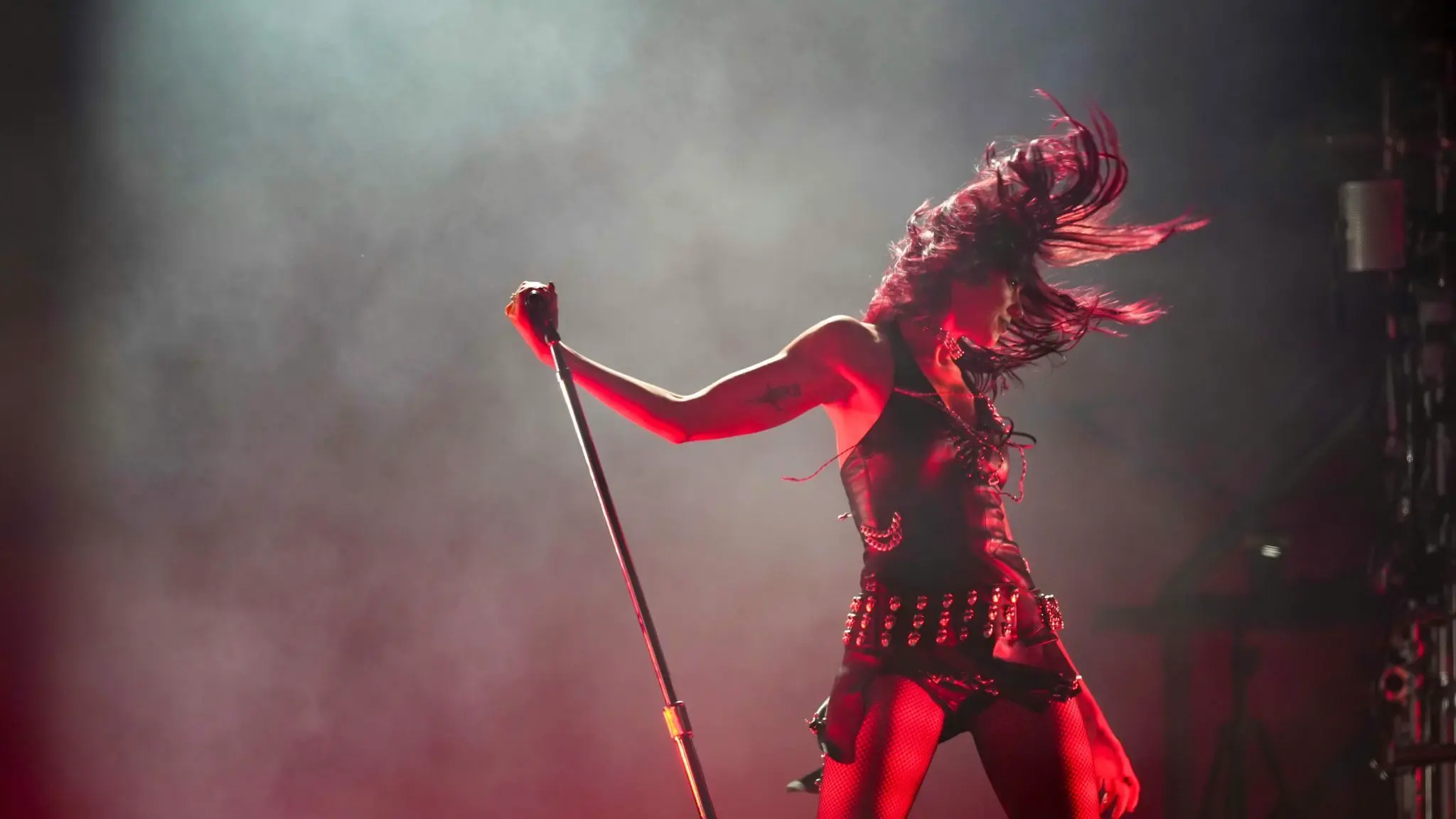 Dua Lipa bei der Radical Optimism Tour in Hamburg