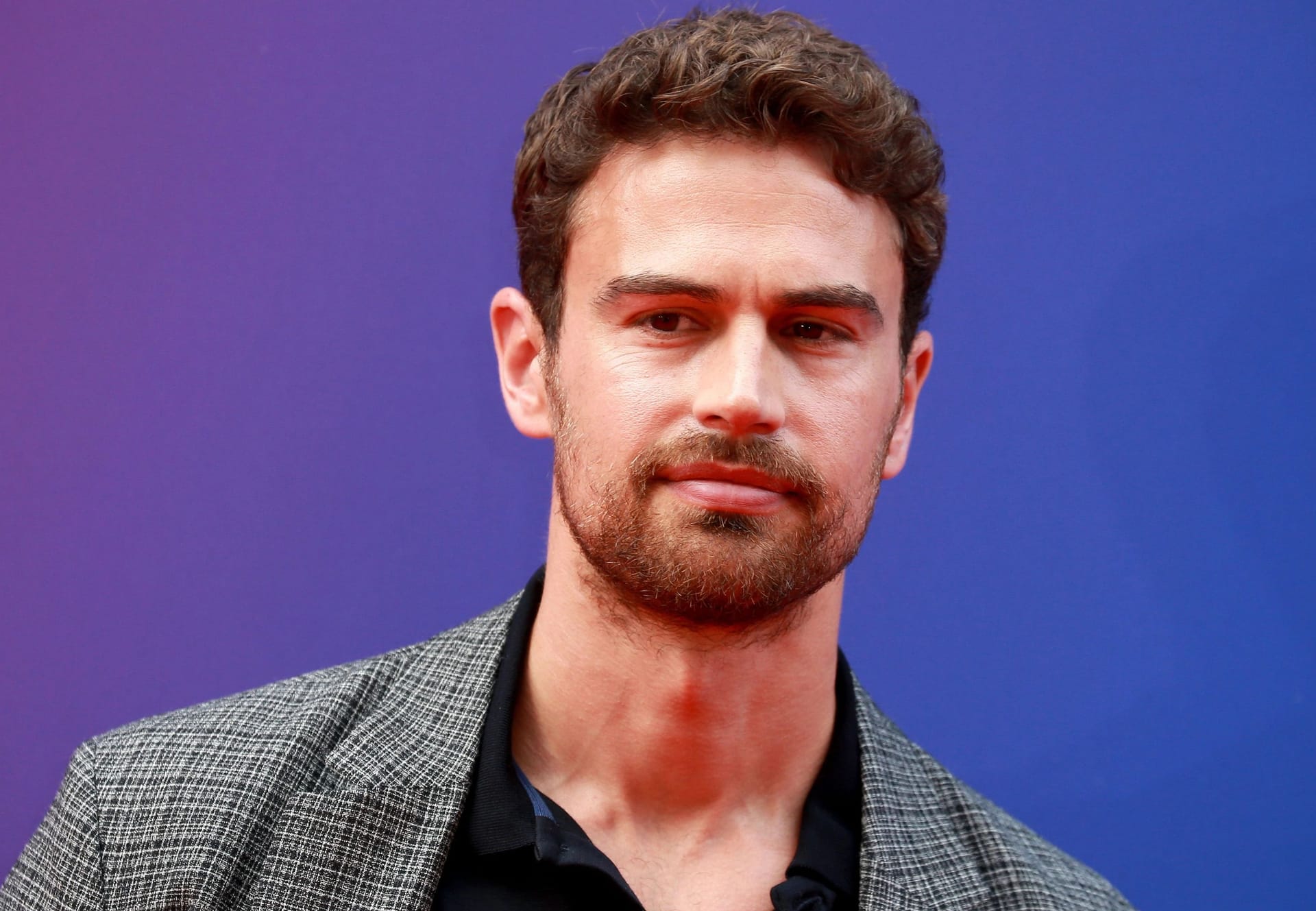 Theo James im Gespräch als neuer James Bond