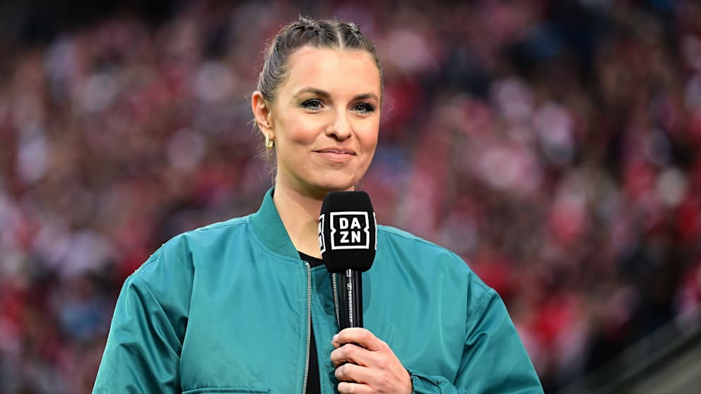 Sylvia Walker am Spielfeldrand – erfahrene Sportmoderatorin, die nun für DAZN arbeitet